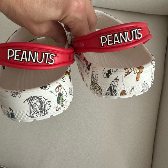 CROCS Limited Edition Peanuts Classic Unisex Clog w/ Jibbitz; Men 8 / Women 10 - Picture 5 of 11